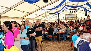 Schlange stehen an der Kasse ist bei den Pfingstwandertagen in Bachheim angesagt. Doch dafür locken gute Küche, Musik und Vergnügen. ...