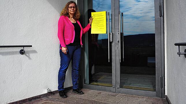 Eine Information an der Eingangstüre der Bergkirche weist auf das Angebot der Gemeinde hin.