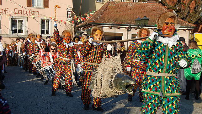 Mit der traditioneller Salmanlandung gestern Nachmittag wurde der Startschuss für die Städtlefasnacht in Laufenburg gegeben.