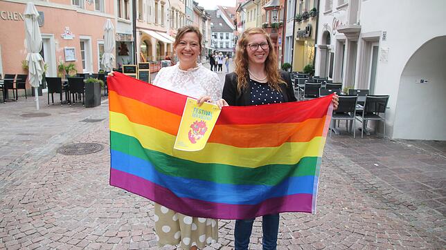Silke Padova (links) und Aileen Hirt freuen sich auf das Festival der Vielfalt, das ganz im Zeichen der sexuellen Vielfalt und Toleranz ...