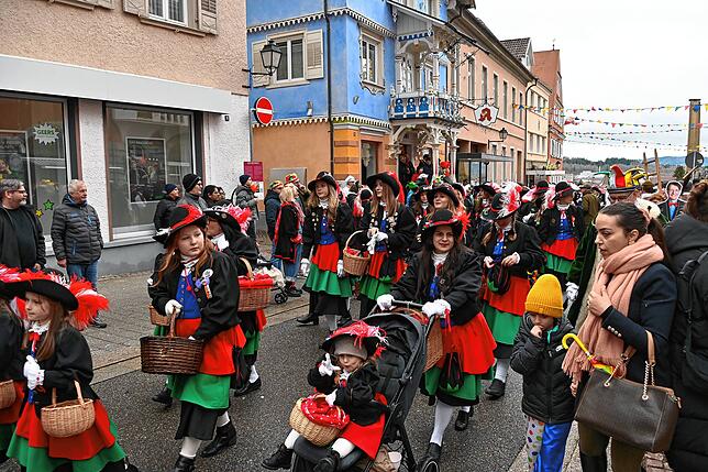 Bild 10: Erst als Pappfigur, dann live: Alle Bilder vom Tag mit Karl Lauterbach in Stockach