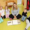 Der Studentin macht die Arbeit mit den Kindern sehr viel Spaß. Von links: Sophia, Lavinia, Chiara, Annarita Alise, Eliah und Joel.