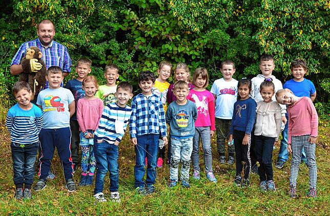 Die Klasse 1b der Grundschule Eichberg in Blumberg mit Lehrer Konstantin Konegen.