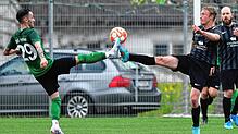 Fußballballett: Nur selten gab es im &bdquo;Duell am Strich&ldquo; so vermeintliche Kabinettstückchen zu sehen, wie hier von Hertens ...