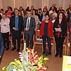 Die Gäste bei der Verabschiedung von Roland Wehrle (vorne) als Geschäftsführer der Nachsorgeklinik Tannheim singen ihm zum Ausstand ein ...
