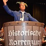 Dekan Peter Nicola (Mitte) verlangt anlässlich der Missbrauchsfälle in der katholischen Kirche nach konsequenter Verfolgung und Bestrafung.