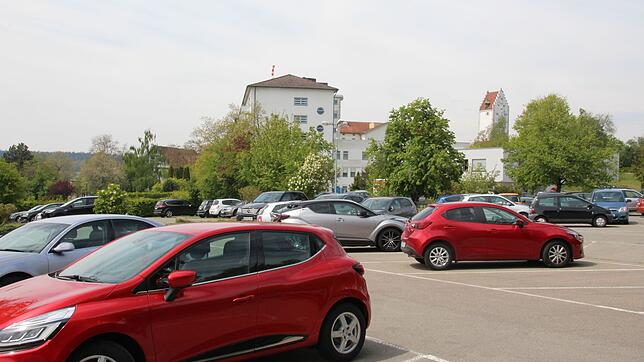 Ab Juni sind die Zeiten des kostenlosen Parkens auf dem Parkplatz des Pfullendorfer Krankenhauses zu Ende. Für jede Stunde Parkzeit sind ...