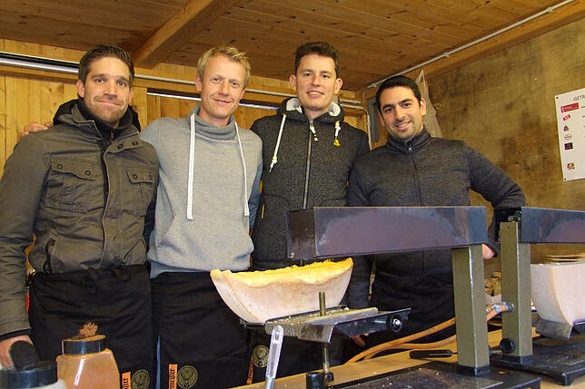 Heiß: Patrick Boller, Andreas Bachmann, Michael Szilagy und Franco Boller boten Raclette an.
