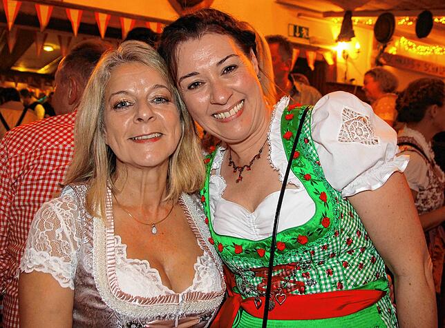 Bild 5: Dirndl und Lederhosen bestimmten das Bild beim Bräunlinger Almabtrieb