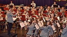 Die 65 Hüfinger Stadtmusiker machen am Ostersonntag das Frühjahrskonzert in der Festhalle mit einem abwechslungsreichen Programm aus ...