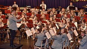 Die 65 Hüfinger Stadtmusiker machen am Ostersonntag das Frühjahrskonzert in der Festhalle mit einem abwechslungsreichen Programm aus ...