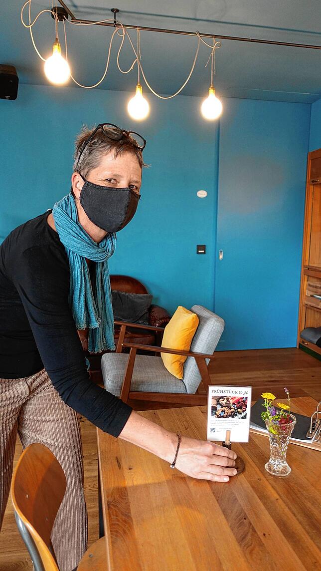 Claudia Zillich setzt im Café Karamell im November auf Mitnahme-Angebote, zum Beispiel „Frühstück to go“.