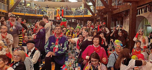 Bild 3: Bad Dürrheim ist beim Narrenzunftball im Fasnetsrausch