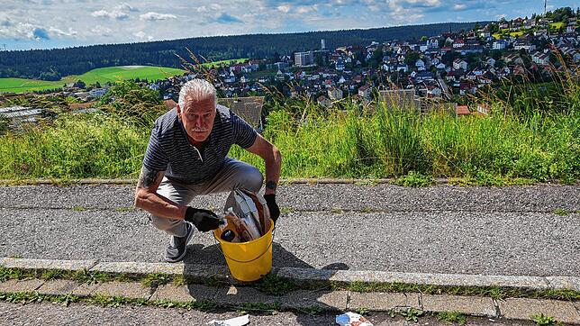 Roland Weisser wohnt in der Martin-Luther-Straße. Er hat sich schon des Öfteren über Müll geärgert und sammelt mehrmals wöchentlich den ...