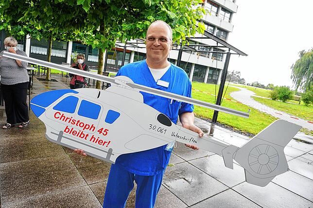 30 061 Unterschriften hat Volker Wenzel mit Unterstützung Vieler für den Erhalt des Rettungshubschrauber-Standorts am Klinikum ...