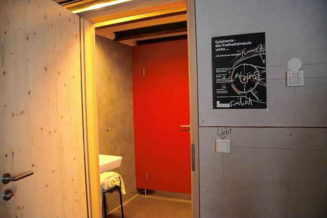 Blick in die neue Toilettenanlage in der Zeller Kultur. Sie wurde 2022 fertiggestellt.