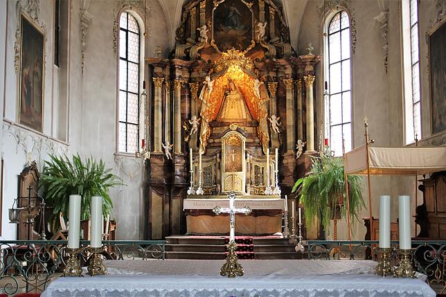 Zum Gnadenbilder der Gottesmutter von Todtmoos pilgern jährlich Tausende von Wallfahrern.