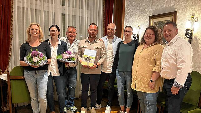 Der Vorstand des Narrenvereins Burg Rosenegg bei der Hauptversammlung (von links):  Melanie Staude, Sandra Grubert, Holger Reutemann, ...