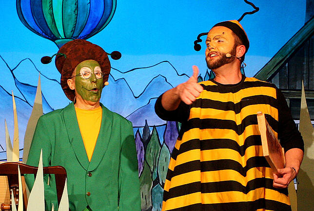 Flip (Martin Tschaki, links) und Willi (Simon Schafheitle) sind Experten in Sachen Klimawandel. Bild: Aurelia Scherrer