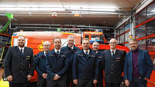 Ehrungen für 40 Jahre (von links): Kreisbrandmeister Dominik Rotzinger, Lukas Hug, Eugen Maier, Matthias Köpfler, Daniel Duttlinger, ...