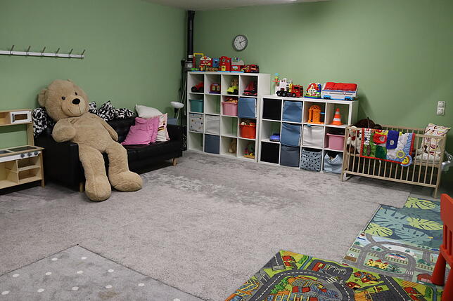 Im Kinderzimmer können die Kleinsten spielen.
