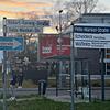 Seit Dienstag, 18. März, heißt die Felix-Wankel-Straße im Industriegebiet nun Robert-Gerwig-Straße. Aktuell sind dort noch zwei Schilder ...