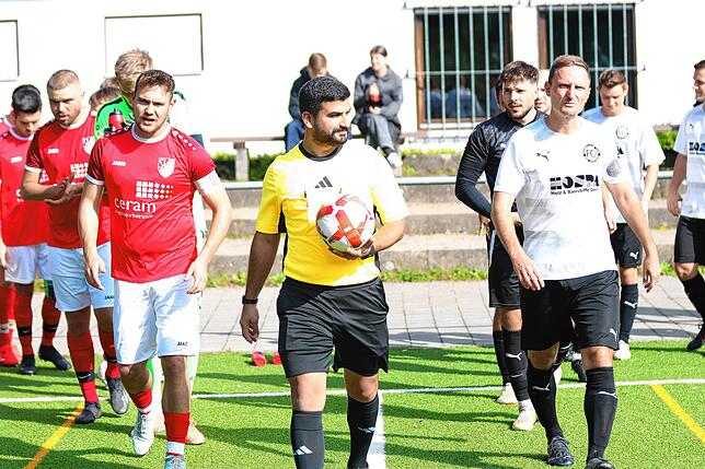Bild 2: FC 08 Bad Säckingen gewinnt mit 2:0 gegen den SV Eschbach – und wir haben Fotos!