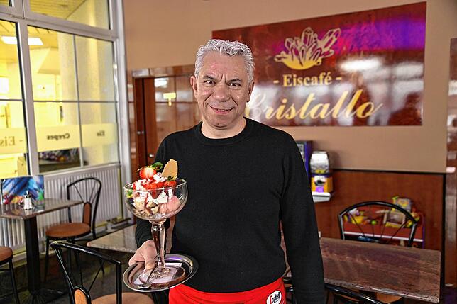 Luis Pinto betreibt in St. Georgen das Eiscafé Cristallo. Dubai Eis soll es bald auch bei ihm geben.
