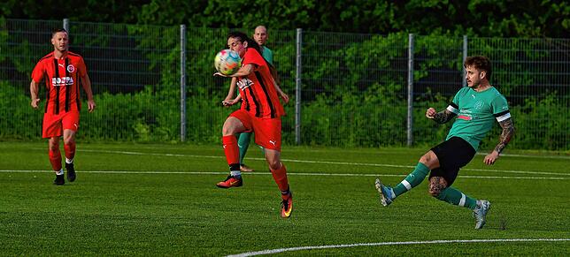 Bild 4: Mira Franzen spielt Fußball bei den Männern des FC 08 Bad Säckingen II – wir haben Fotos!