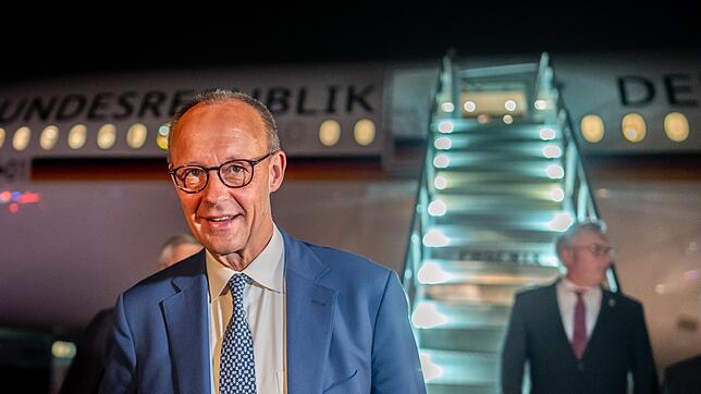 Bundeskanzler Friedrich Merz (CDU) ist am Flughafen in Washington gelandet. Es ist das erste Treffen zwischen beiden Politikern seit ...