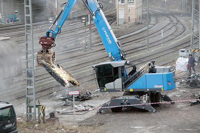 Bild 8: Villinger Trans Europ Express wird jetzt zerlegt &ndash; Nach den Waggons kommt der Triebwagen dran