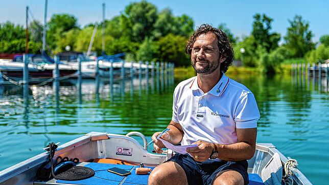 Mariano Grosso &ndash; hier zu sehen im Juli 2021 &ndash; ist Hafenmeister im Bootshafen Seegarten in Kreuzlingen.