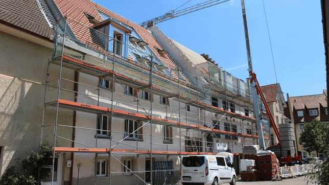 Das Gebäude in der Sommergasse vor dem Umbau 2020 und aktuell. Um den Bau gibt es derzeit Diskussionen.