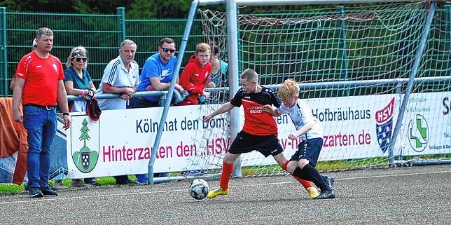 Die Bonndorfer (in weißem Trikot) leisteten trotz des Rückstandes jede Menge Gegenwehr.