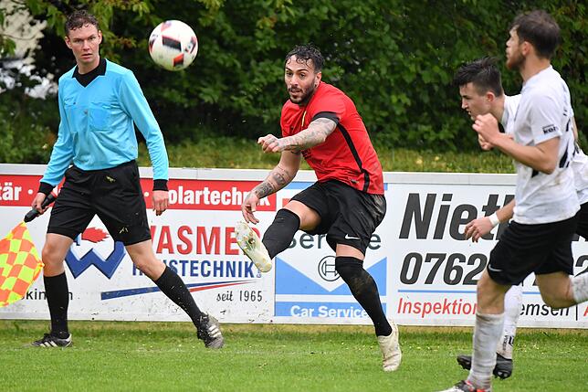 Bild 5: FSV Rheinfelden feiert Pflichtsieg gegen Schlusslicht FC Emmendingen – und wir haben die Bilder
