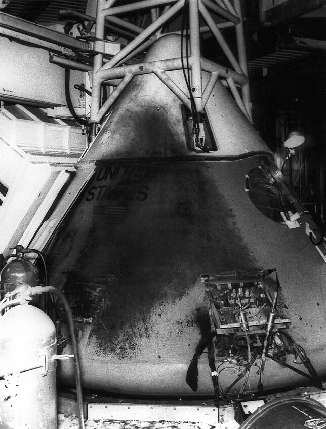 Explosion in Apollo 1-Kapsel 1967 ARCHIV - Die ausgebrannte Apollo-1-Kapsel nach der Bergung am 31.1.1967 auf dem Gelände des Raumfahrtzentrums Kap Kennedy in Florida. Am ...