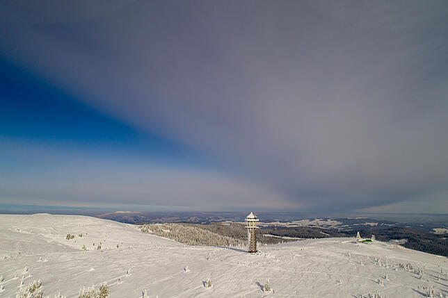 Bild 11: Blauer Himmel und ganz viel Schnee: Atemberaubende Aussichten im Winterwunderland Feldberg