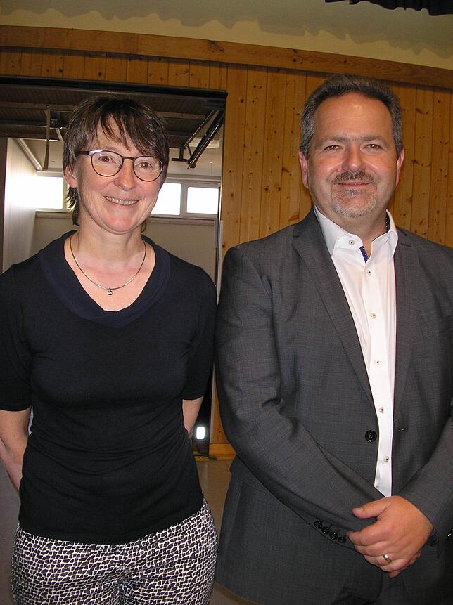 Regine Kanstinger leitet jetzt die Grundschule in Wolterdingen. Wolfram Möllen hatte zuvor drei Jahre die kommssarische Leitung inne.