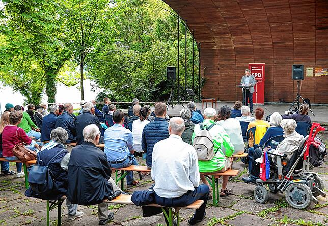 Festakt zur Übergabe des SPD-Bürgerpreises an der alten Konzertmuschel auf der Mettnau.