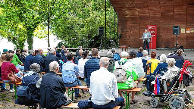 Festakt zur Übergabe des SPD-Bürgerpreises an der alten Konzertmuschel auf der Mettnau.