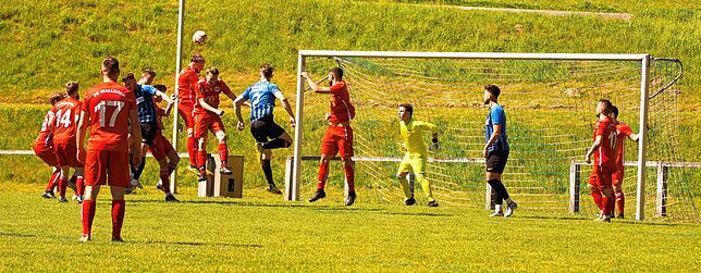 Bild 8: SG FC Wehr/Brennet und FC Wallbach der trennen sich im Derby ohne Tore &ndash; aber wir haben Bilder!