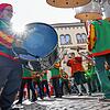 Wie immer ein Lichtblick in der Radolfzeller Fastnacht: Die Froschenkapelle bei der Machtübernahme auf dem Marktplatz im Jahr 2022.