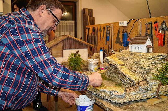 Als Motiv für seine vierte Krippe hat sich Markus Kiefer die Kapelle Maria Frieden aus seiner Heimatgemeinde im Wiesental ausgesucht.