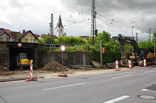Die Baustelle über die Ballenbergstraße in Engen. Wegen ihr fuhr eine Woche kein Zug zwischen Immendingen und Singen.