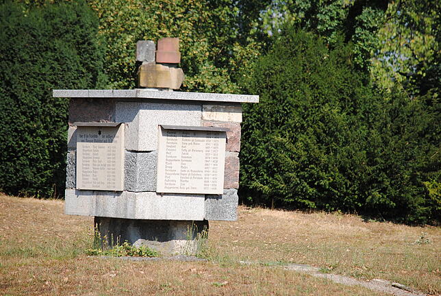 Friedhof: Den jüdischen Friedhof an der Feldbergstraße nutzen die Juden ab 1764, um ihre Toten zu bestatten. In der Reichspogromnacht ...