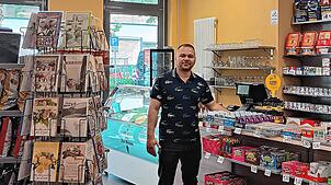Lazar Zahariev ist der Eigentümer des Kiosks Laubenhof. Neben den typischen Produkten bietet er auch Eis in der Waffel oder im Becher ...