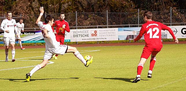 Bild 2: FC Schönau besiegt den FC Wallbach mit 2:1 &ndash; und wir haben Bilder!