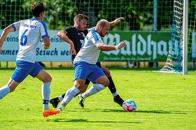 Bild 3: SV Waldhaus schafft den Ausgleich zum 1:1 beim FC Geißlingen &ndash; und wir haben Bilder!