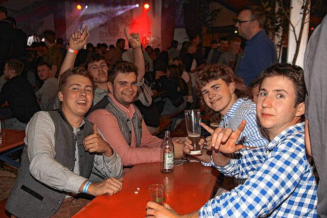 Bild 23: Die besten Bilder von der Partynacht beim Herbstfest in Honstetten