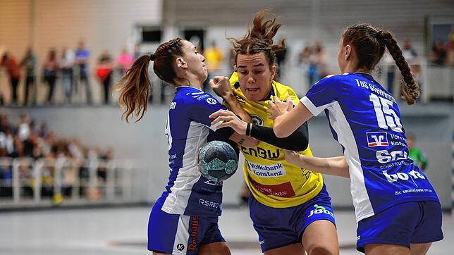 Für den SV Allensbach (in der Mitte Rahel Müller) gab es im Derby in Steißlingen (links Kim Espinosa, rechts Marie Luisa Stumpf) kein ...